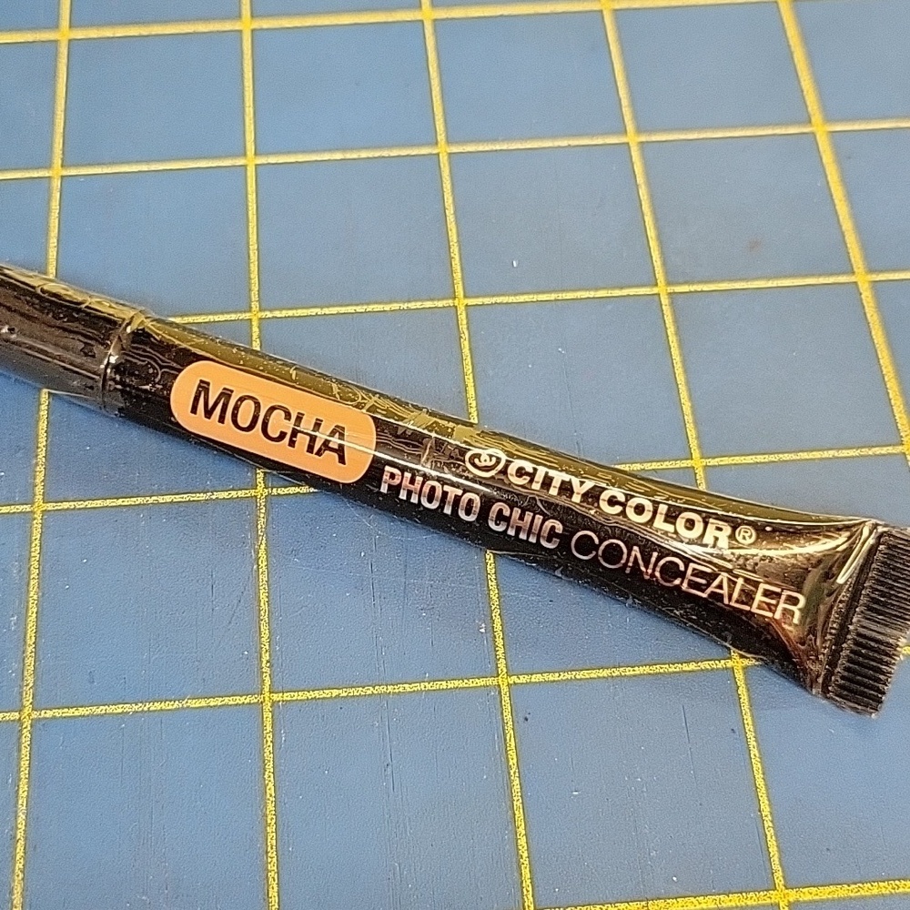 City Color Photo Chic Concealer in Mocha New Sealed 7.5ml Tube